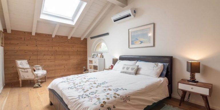 LUX_for-sale-in-Stresa-attic-bedroom-1200x680-1024x580