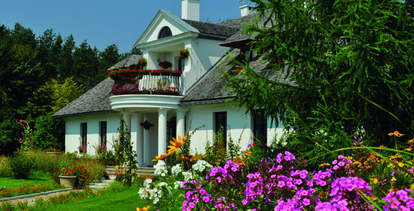 Beautiful romantic Villa with 7,6 ha garden in Poland