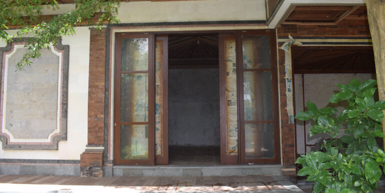 09.1 Villa Nyoman - Master Bedroom Entrance