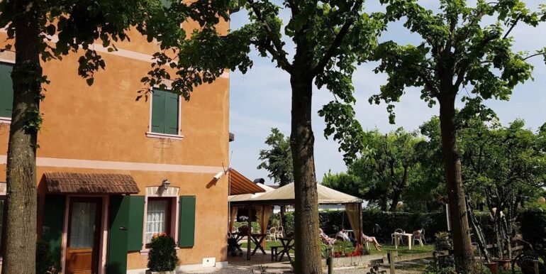Farmhouse (2)