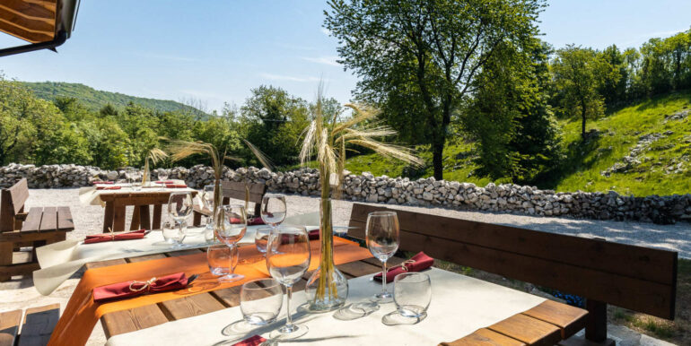 tavoli-esterni-fattoria-carolina