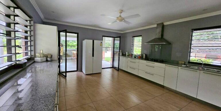 LINE_ALBUM_K.Ayyub house._250826_29