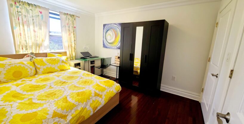 4907 Sunnyside Apartment in NYC, 2Bd,2Bathroom, Private Driveway and Balcony