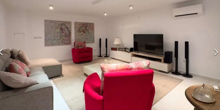 WhatsApp Image 2025-09-07 at 17.23.16 (1)